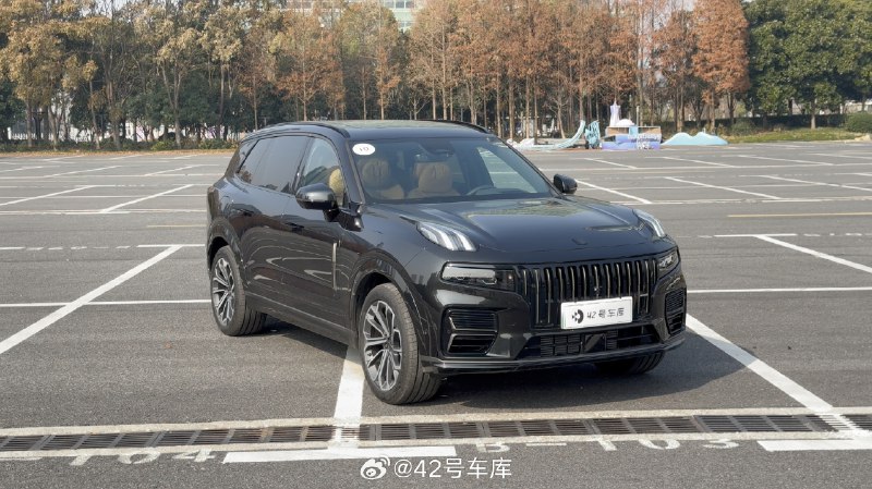 来一组新领克 09 EM-p 的实拍，外观很好看，并且绝对称得上同级 Top 级的大气。配图