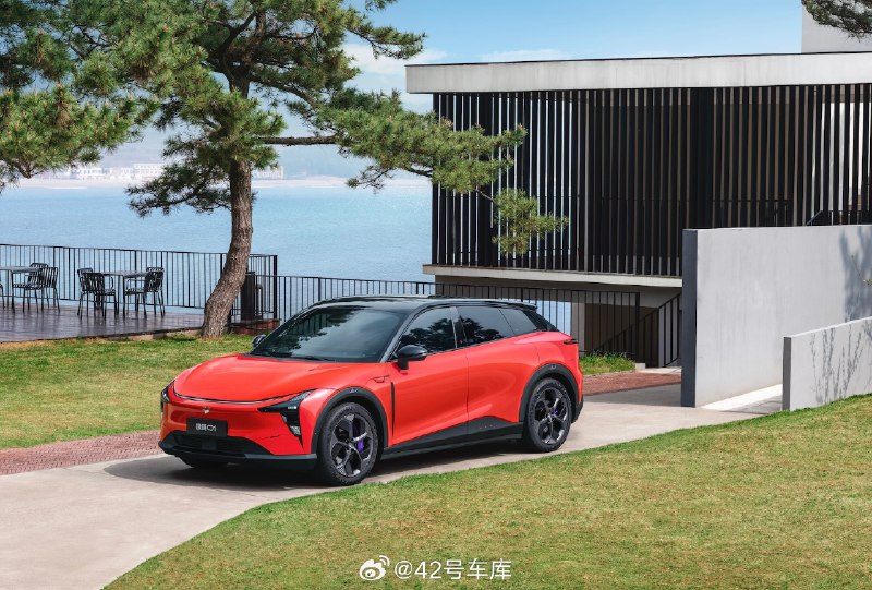 明天，极越 01 Max 长续航版上市，官方售价 24.99 万元。配图