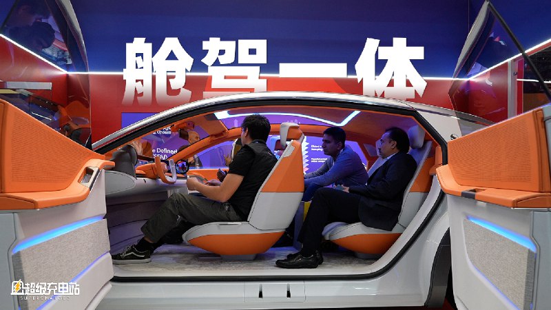 以前，我们习惯了根据高通的骁龙平台选手机；近些年，我们学会了根据骁龙平台挑座舱；今年，我们将通过骁龙平台来判断汽车的智能驾驶能力。配图