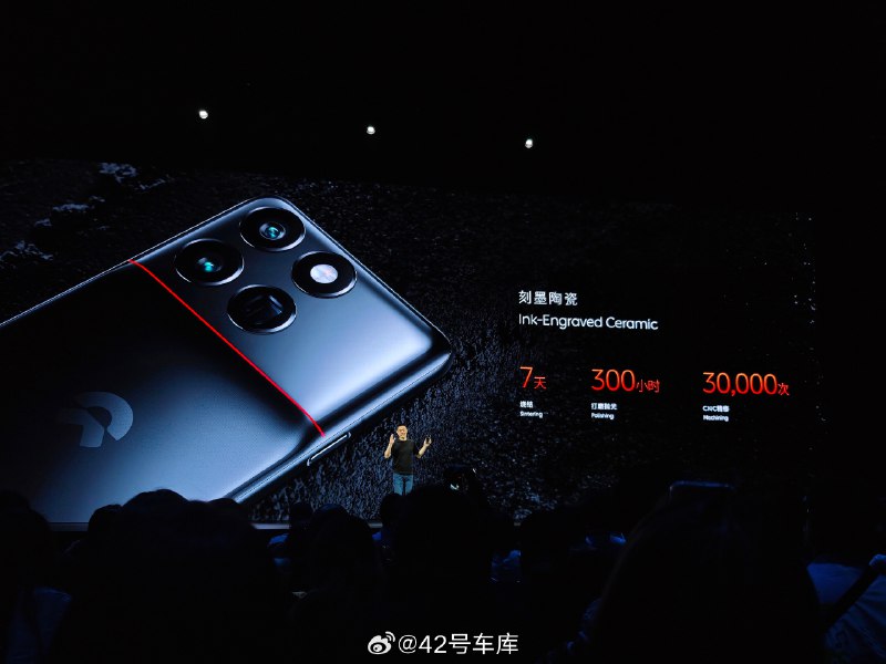 李斌说，EP Edition 后盖工艺复杂，然后专门强调了一句「幸亏我们卖得少！」😂配图