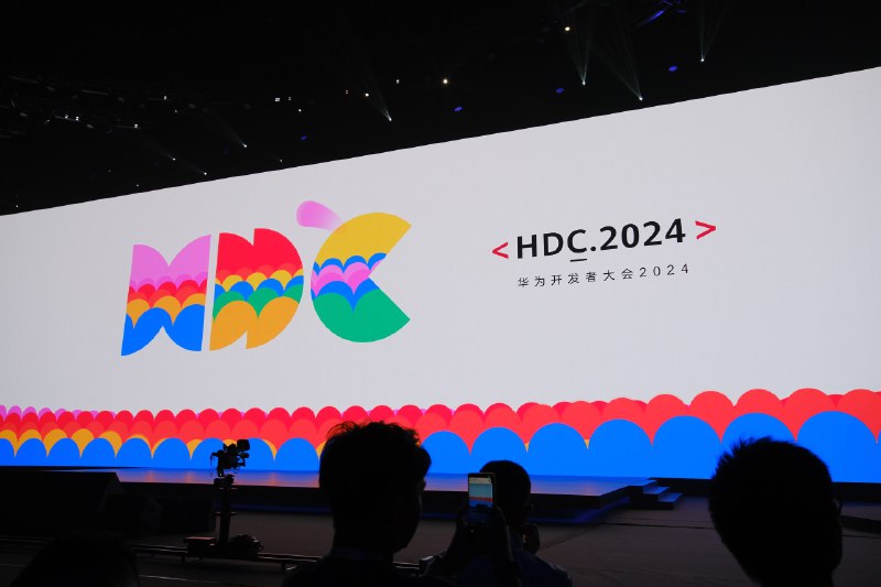 2024 华为开发者大会上，余承东余总表示：配图