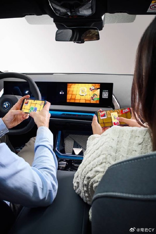 BMW 宣布即将在车上提供 UNO 游戏，最多四个乘客可以把自己的手机通过 AirConsole 平台连接在车机上一起打牌[二哈]配图
