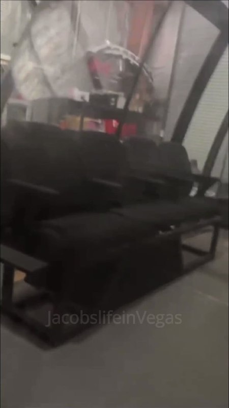 Leaked video of the secret Tesla van prototype designed for Elon Musk's Vegas Loop, from inside The Boring Company's Las Vegas headquarters配图
