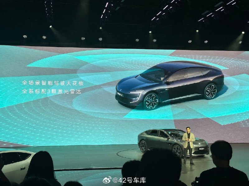 阿维塔 12 全系标配 3 颗激光雷达+ ADS 2.0。配图