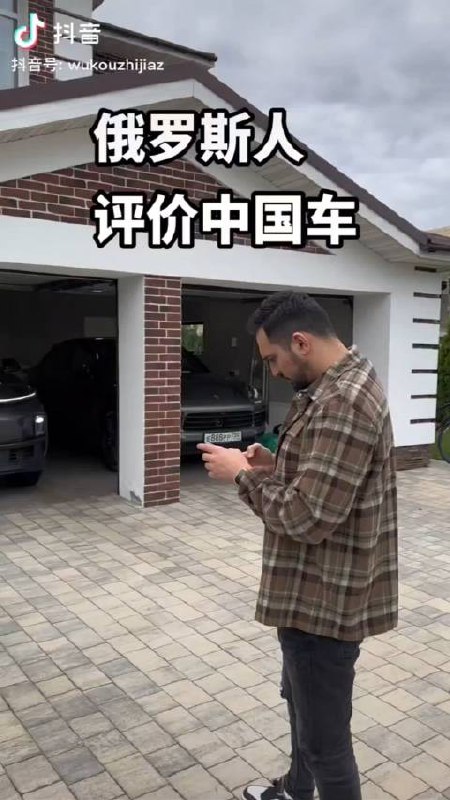 羡慕这个破解能力，我美版特斯拉也需要改下SIM卡[允悲]现在只能车载Wi-Fi住配图
