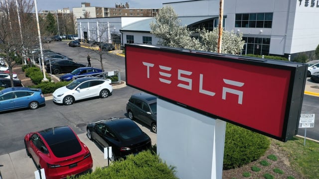 Tesla directors pay $735M to settle claims they overpaid themselves配图