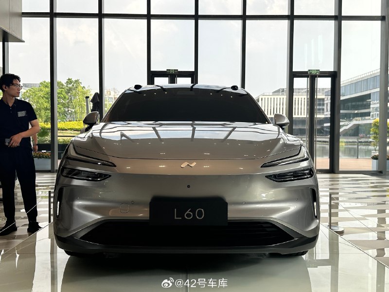 去看了乐道下 L60 实车，内饰还没让看。配图