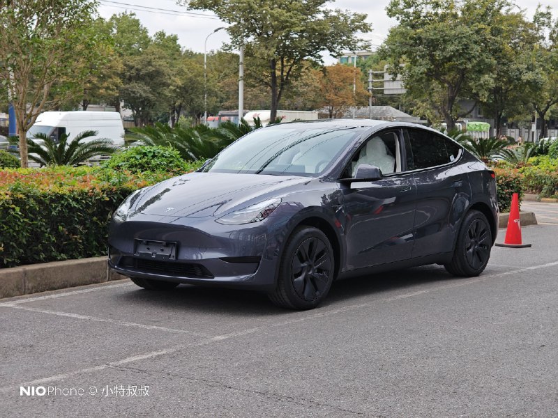 2023 款 late 款 Model Y 高清大图配图