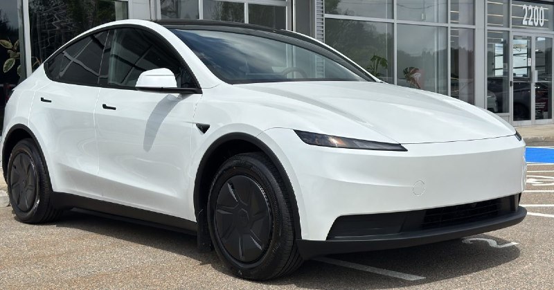 Electrek评测2026款Model Y RWD标准版配图
