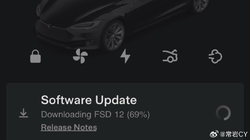 特斯拉终于开始推送传说中的FSD 12。配图