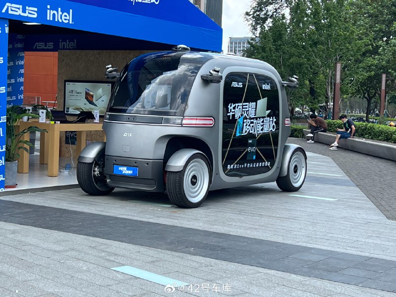 逛商场遇到很有意思的车，来自 Pix Moving，这个品牌由于不造乘用车，估计大家都没怎么听过。配图