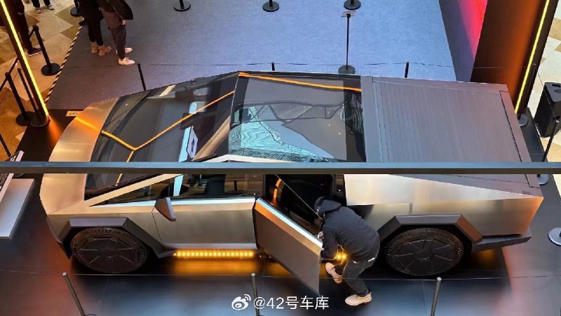 特斯拉 Cybertruck 上海首秀，有去过现场的小伙伴了吗？[憧憬]配图