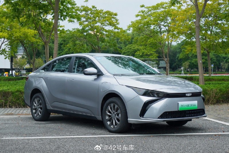 这两天试驾了 2024 款吉利几何 G6，一起来聊聊。配图