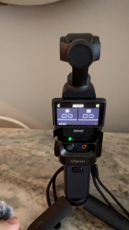 真是怀着控诉的心情录这个视频，大疆的 Pocket 3 的 DJI 2 麦克风的产品经理的作品真的太糟糕了…配图