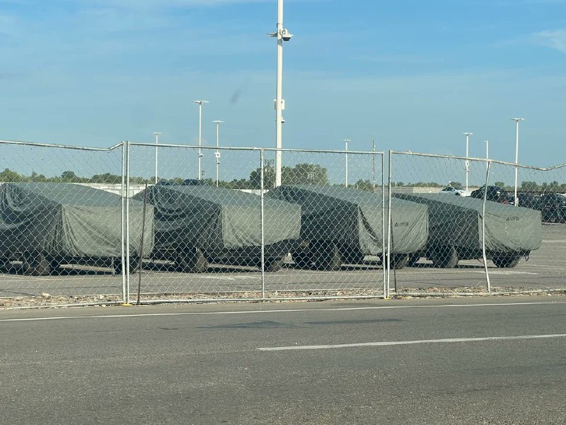 NEWS: At least six covered Cybertrucks spotted today by Reddit user u/ProgrammaticallyLab9.配图