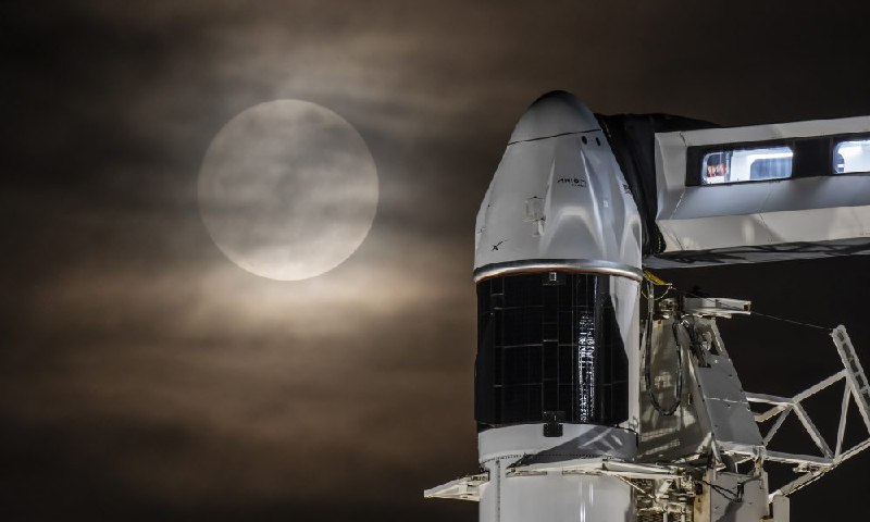SpaceX 提交 S-1 文件，披露 187 亿美元营收与数十亿美元亏损配图