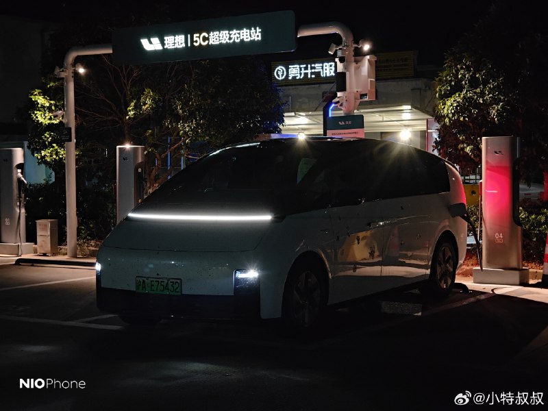 继续 5C 走起，不跑一趟不知道：理想在高速的 5C 覆盖确实有点屌，沿途好几个服务都有。配图