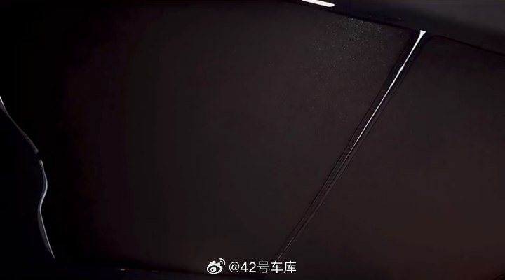 乐道艾铁成表示：遮阳帘的折光率非常高，安装也非常简单，基本 30-60 秒就可以安装好，对乐道 L60 的防晒、防烫、温控有绝对的信心。配图