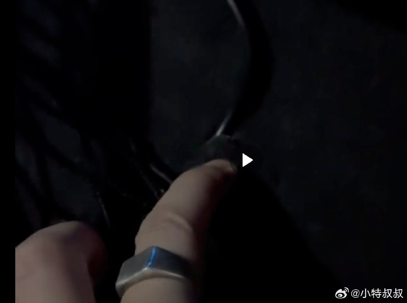 看飞猪的片子才确认小米底盘灯的电源也太糙了，还不如第三方。配图