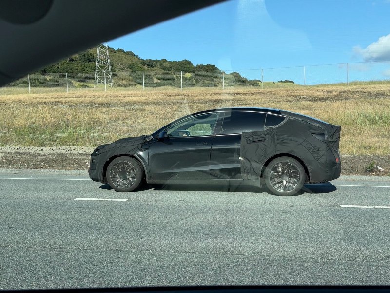 文章梳理 Model Y L 在美国首次路测配图
