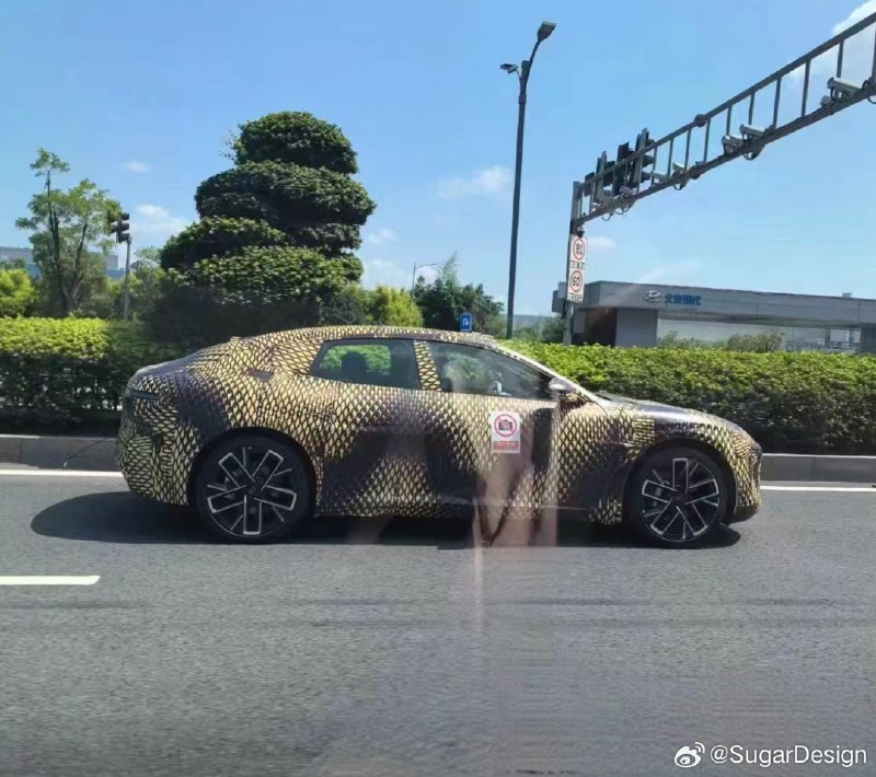 阿维塔下半年的产品很密集，双动力的 11 和 12，还有双动力的 07，现在 E16 也是双动力的布局。#新能源汽车##42how#配图