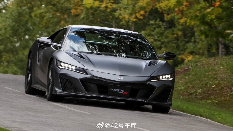 原本以为目前在售的本田 NSX（北美挂讴歌标）已经是最后一代 NSX 车型了，没想到最近讴歌Acura 宣布将在 2028 年推出全新的 NSX Type EV，这将是该品牌首款高性能纯电动跑车。配图