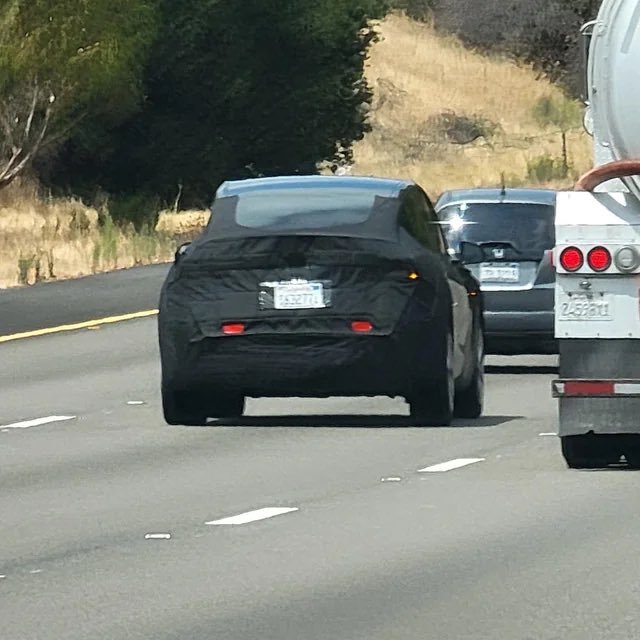 Model Y Juniper 最新图片。配图
