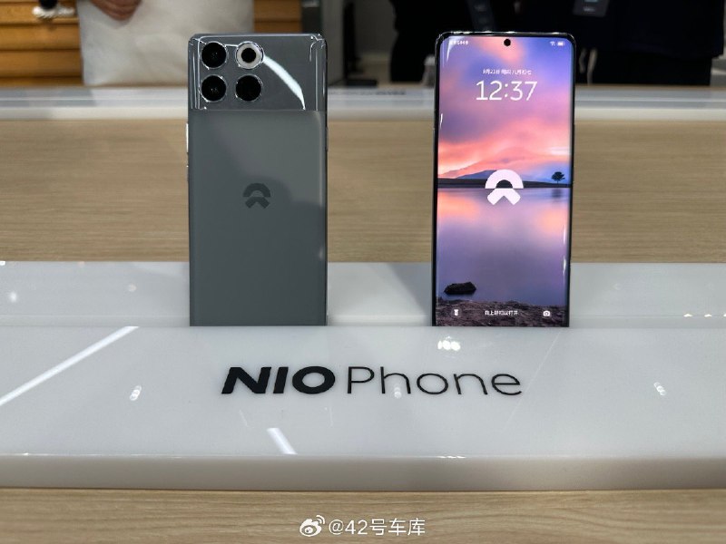 另外一波 NIO Phone 的上手图。大家觉得怎么样？配图