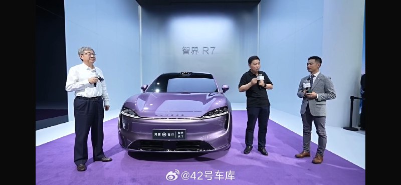 下午直播里，余承东跟尹同跃一起为智界 R7 站台，余承东说要把智界 S7 和 R7 打造成年轻人最喜欢的纯电品牌。视频封面