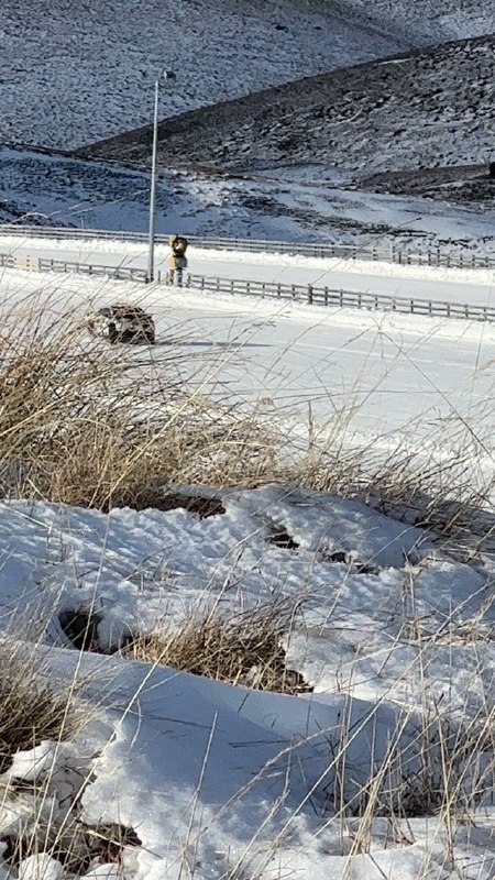 Cybertruck videos winter/ice testing配图