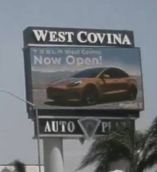 Tesla's first paid billboard ad?配图