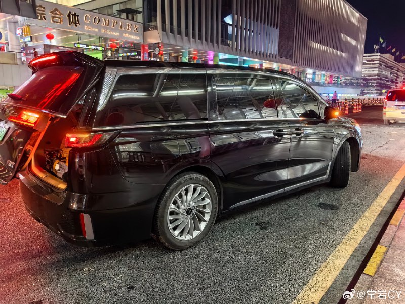 在三亚打到了一辆岚图梦想家。配图