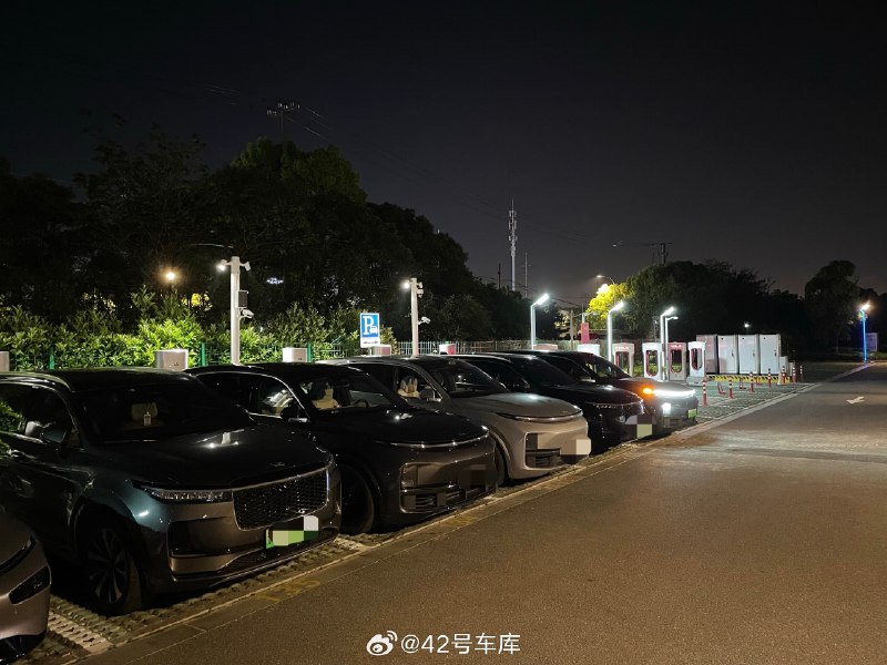 果然，免费充电的吸引力是巨大的[坏笑]配图