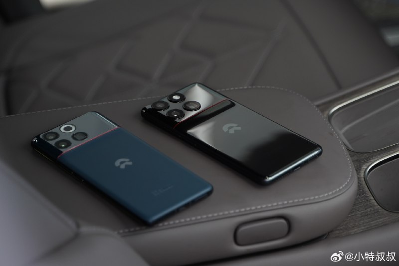 新老款 NIO Phone EP Edition 对比。配图