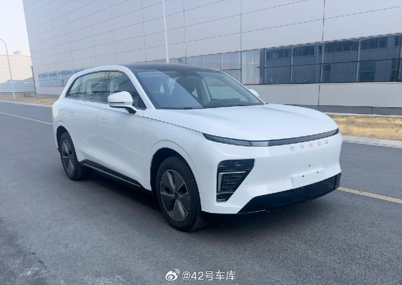 星纪元 ET 增程版上工信部了。配图