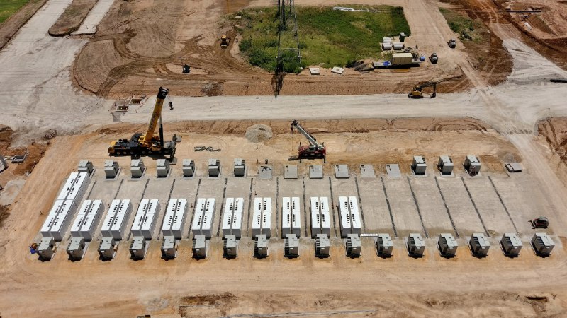 NEWS: @Tesla has installed 24 of the 68 Megapacks it plans to install at Giga Texas. https://twitter.com/i/web/status/1678201812162060294 https://t.co/TNPlwv2VQd配图