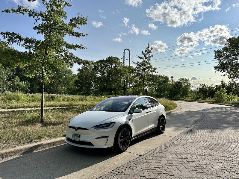 Doors can be closed remotely via the Tesla app or directly from your touchscreen 🪄配图