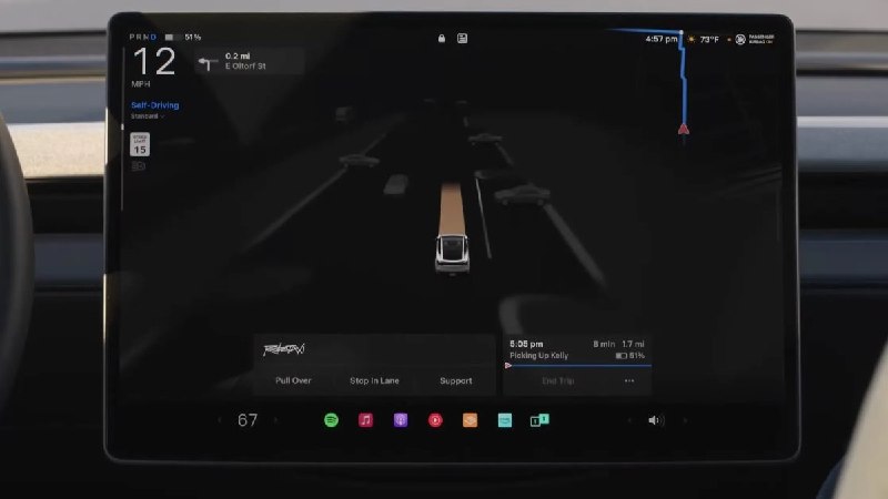 特斯拉无监督 Robotaxi 车队扩大并开始夜间运营配图