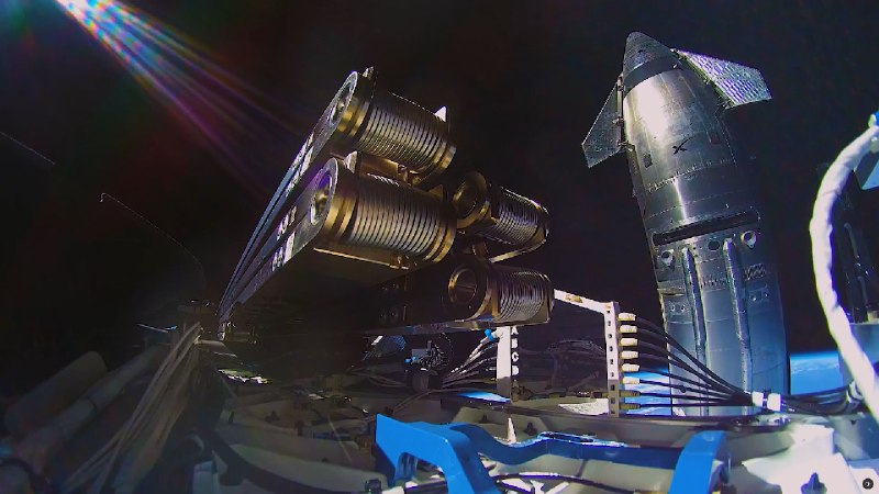 SpaceX 星舰第14飞部署26颗星链V3卫星,马斯克称明年有望每周一发配图