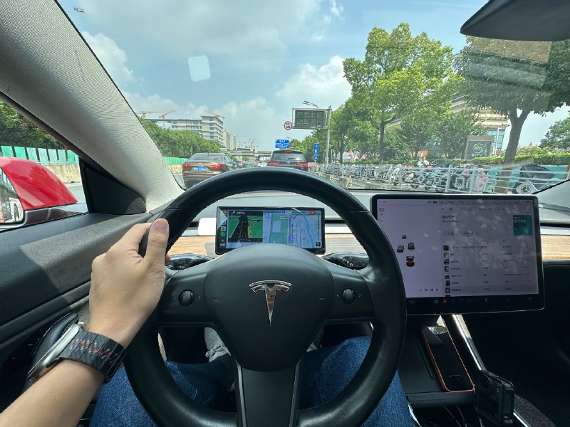Model 3 焕新版发布那天，多少仪表盘厂家心中大石头落地了。配图
