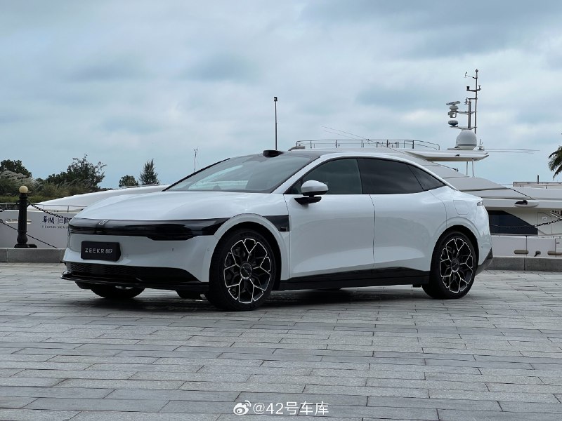 扫码回复「极氪」加入极氪 007 兴趣群😆查看图片#新能源汽车##极氪007来了#配图