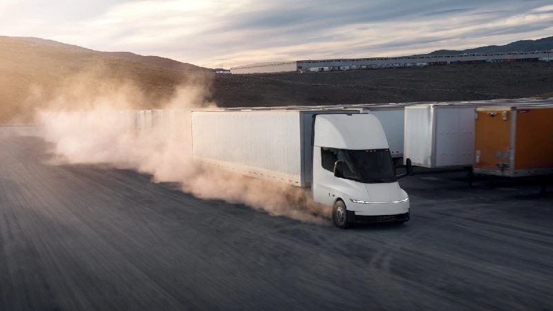 文章梳理 Forum Mobility 订购 40 辆 Tesla Semi 及 TCO 临界点配图