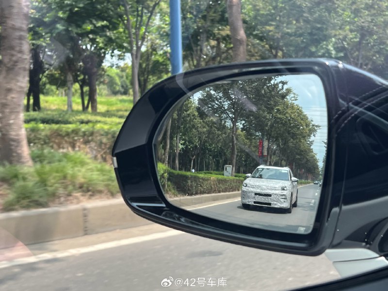 路上偶遇新一代大众途观。配图