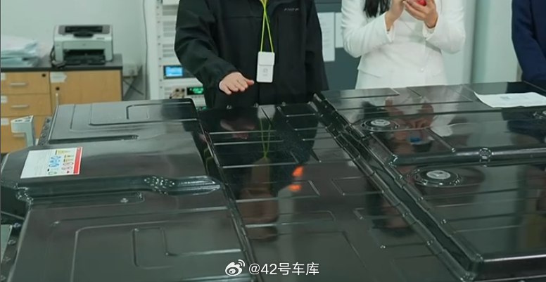 图片为阿维塔 12 电池的下沉区域。配图