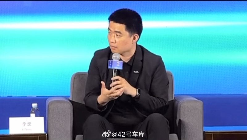 再补充一个李想自己的举例，她爱人开车容易刮蹭，从 X6 换到 GTI 也并不能解决，所以学习 Corner case 并没有用，而是需要正真去提升技术。#新能源汽车##42how#配图