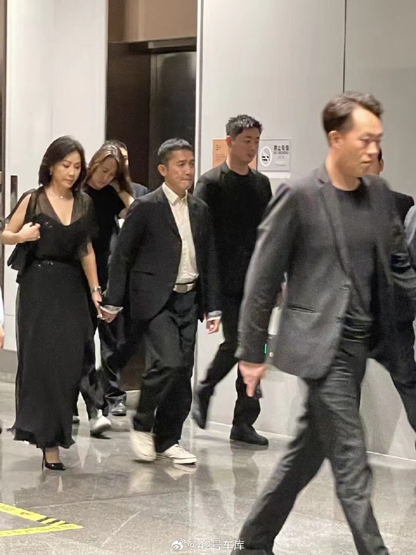 梁朝伟和刘嘉玲已经来到会场。配图