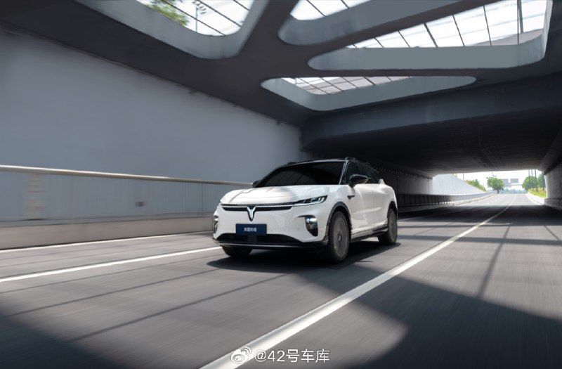 今天，岚图汽车宣布，岚图第四款车型岚图知音将在第三季度开启上市。配图