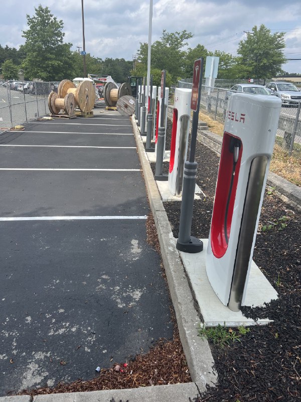I will love seeing Tesla double, triple, quadruple down in current locations. The red tidal wave is on its way. https://t.co/ChuTy86Fhy配图