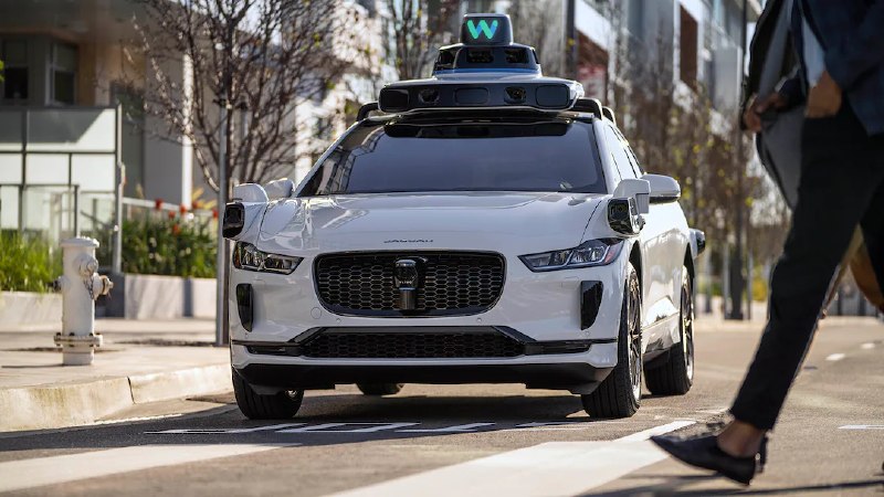 Waymo 因自动驾驶车驶入积水道路发起软件召回配图