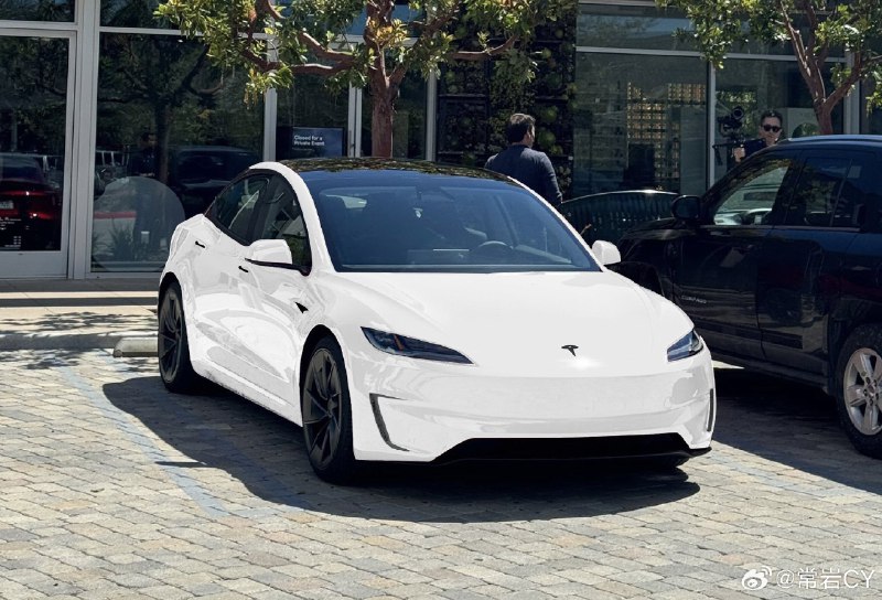 白色版本的 model 3 Ludicrous。配图